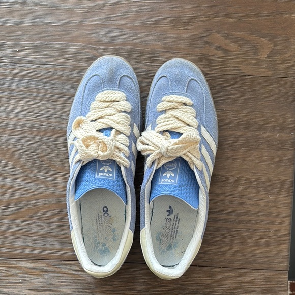 Adidas Gazelle Blue and Cream Sneakers - Picture 3 of 4